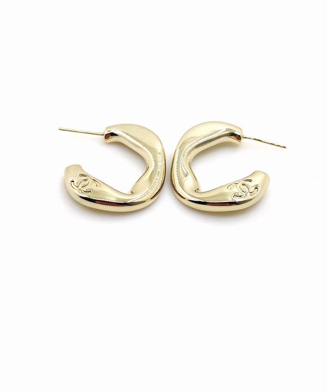 Ch*Nel Latest Model Light Gold Stud Earrings, Consistent Zp Brass Material