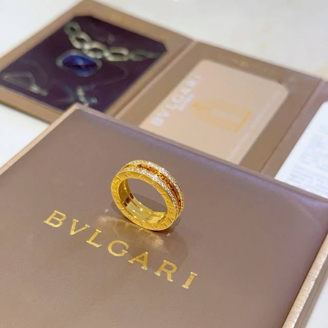 Bulgari Necklace In V-Gold Material. Bvlgari Divas' Dream Series, Perfect Condit