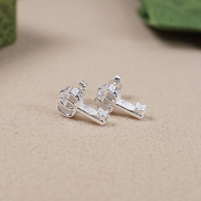 Gucci Interlocking Double G Bright Silver Key Ear Studs Unique Double G Design,