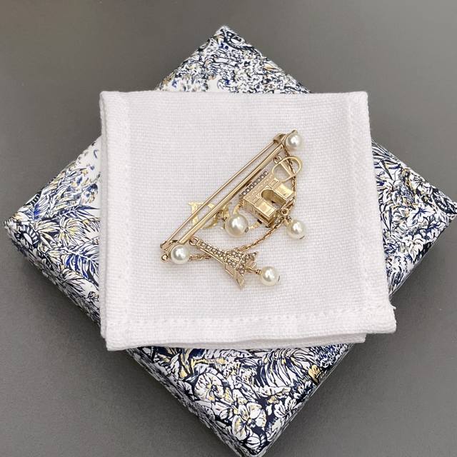 High-Quality, Details As Shown In The Photo 0800110 D Paris Eiffel Tower Brooch