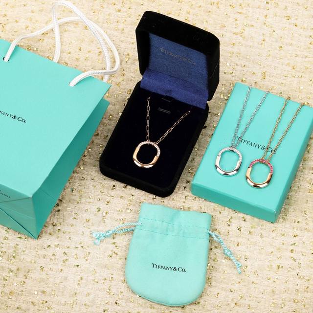210387 Our Product: Lock Medium-Sized Necklace, Customizable With Real Gold And