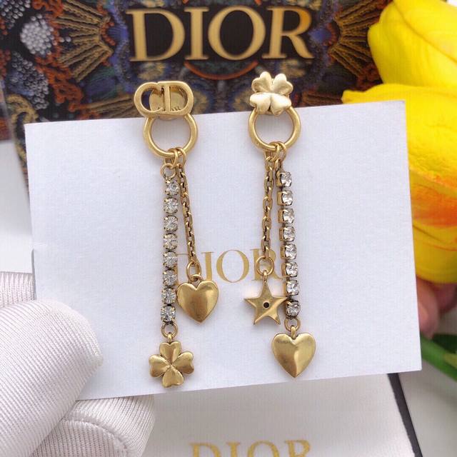 Id Ded0132 New Arrival Authentic Goods New Dior Letter Heart Ear Studs Consisten