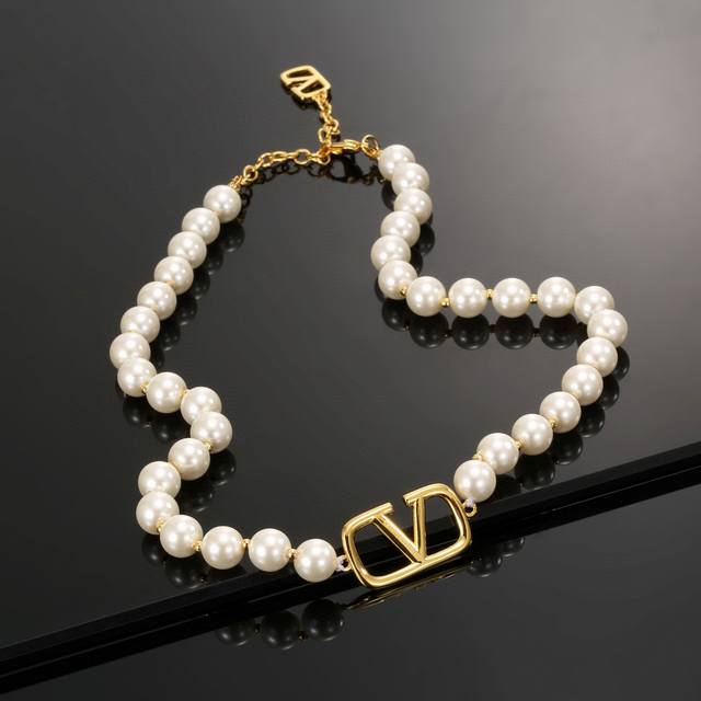 Valentino Pearl Necklace - New Arrival! Simple And Elegant, Fashionable And Vers