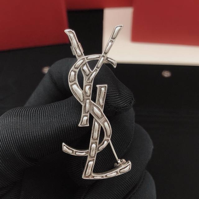 Code Yxz0002 Ysl New Arrival, New Saint Laurent Brooch In Retro Silver