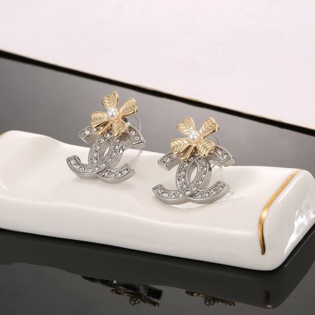 Chanel Chanel Hot-Selling Item Four-Leaf Clover Stud Earrings The Most Classic D