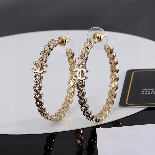 Chanel Classic Double C Double-Sided Pearl Earring This Design Is Incredibly Ver