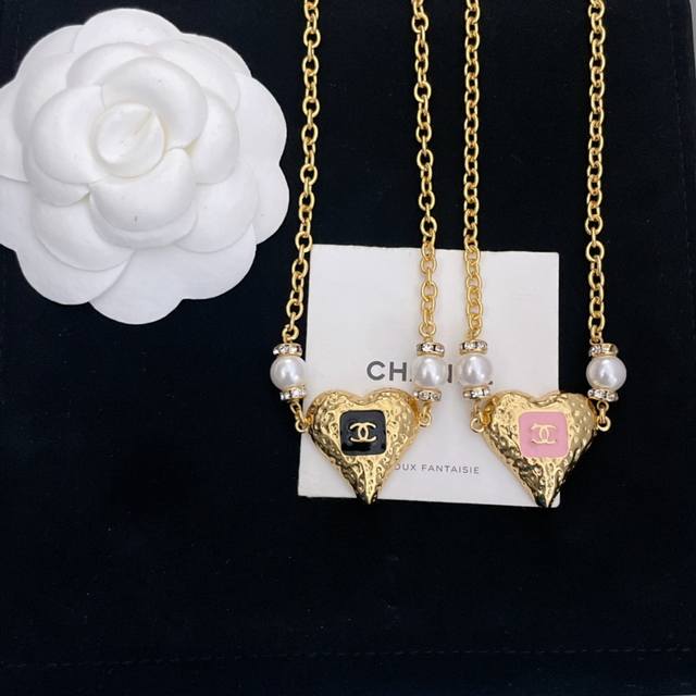 High-Quality Details As Shown In The Photo. Vintage-Inspired Double Pearl Heart