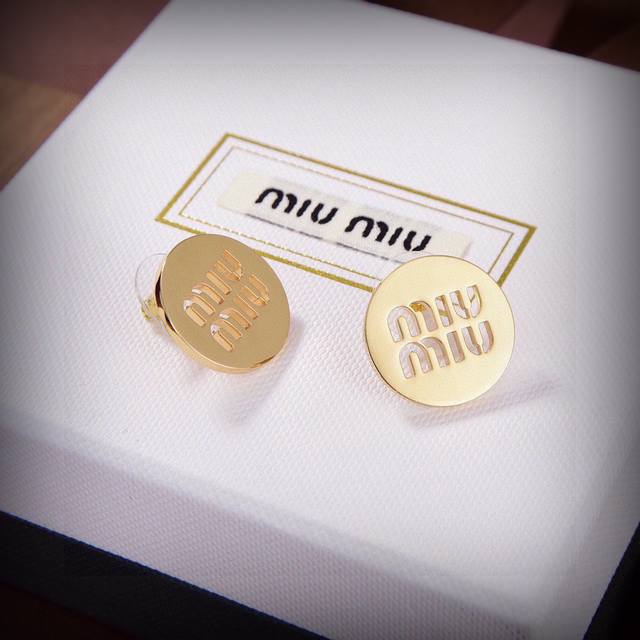 Miu Miu Letter Ear Studs A Must-Have For Fashion Influencers On Xiaohongshu! Fla