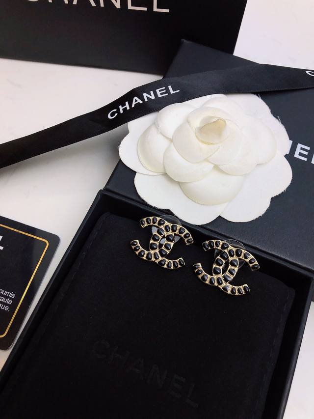 Chanel Black Classic Cc Ear Studs And Earrings - Premium Quality, Enamel Craftsm
