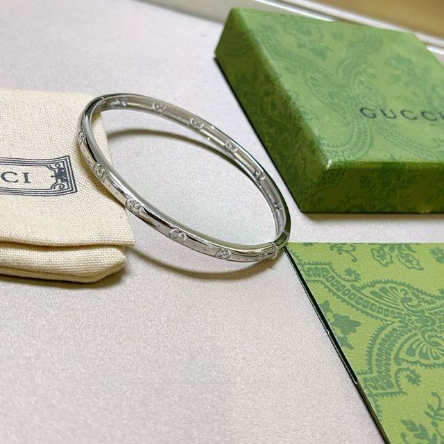 Authentic Exclusive Vintage Gold Series Gucci Bracelet, Unique Charm, Latest Des