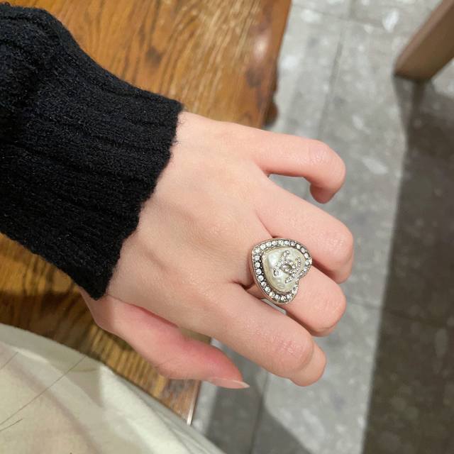 Chanel-Style Heart-Shaped Double C Diamond-Encrusted Ring! You'll Want To Compli