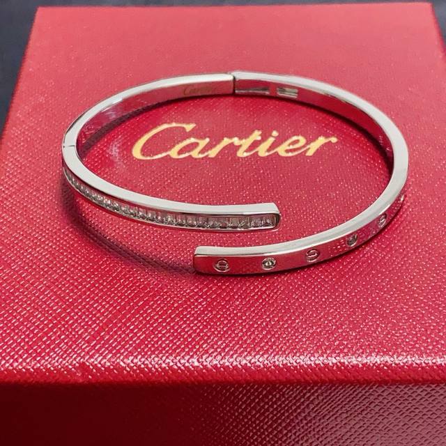 Cartier Official Website Latest Release: This Stunning Full-Diamond Studded Brac