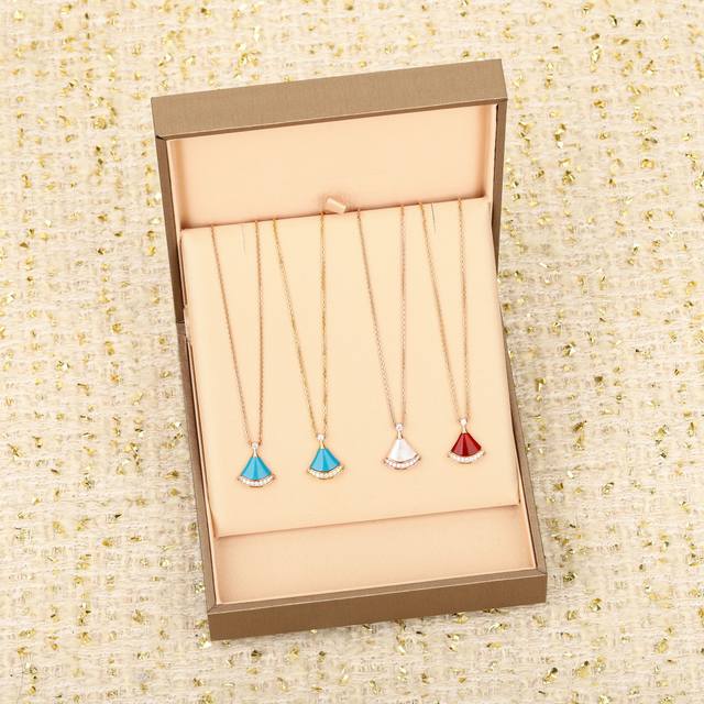 205124 Our Product: Diamond-Studded Necklace With A Small Skirt, Zp30 700+, Cust