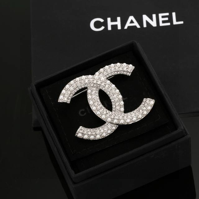 Authentic Chanel New Arrival Double C Brooch Classic Design, Must-Have Item! Gen