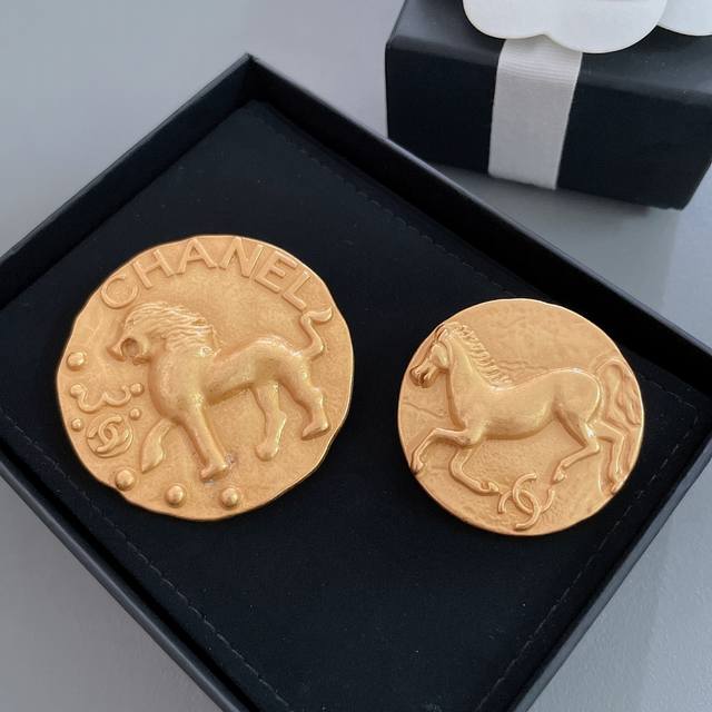 High-Quality, Details As Shown In The Photo. Single Price. Lion And Horse Brooch