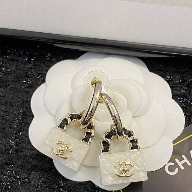 Code E2099 Chanel Ear Studs, Hot-Selling New Arrivals. Leather Chain Retro Lock-