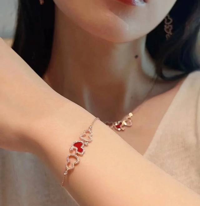 V Gold Material, Qilin Red Agate Three Gourd Bracelet.The Gourd Symbolizes Fortu