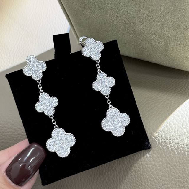 A4924 Goddess-Inspired Ear Studs, Four-Leaf Clover, Three-Flower Design, Ear Cuf