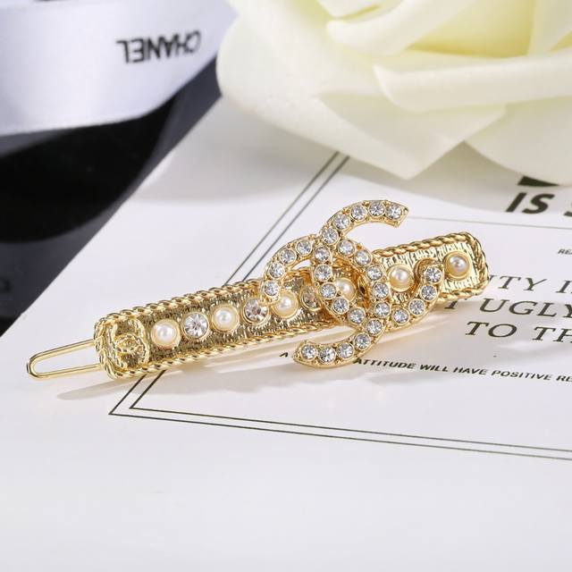 Chanel New Pearl Hairpin Every Detail Is Meticulously Crafted. This Design Is Ab