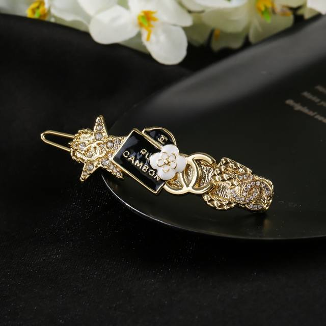 Chanel Hairpin Chanel Double C Letter Hairpin This Shiny Gold-Toned Metal Hairpi