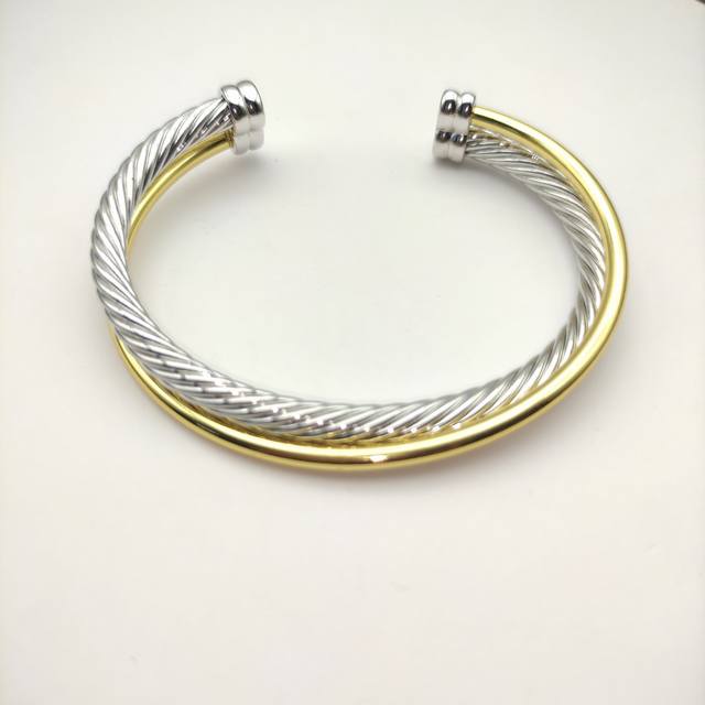 David Yurman 3+5Mm Crossed Chain Bracelet. Recommended Wrist Circumference: 16-2