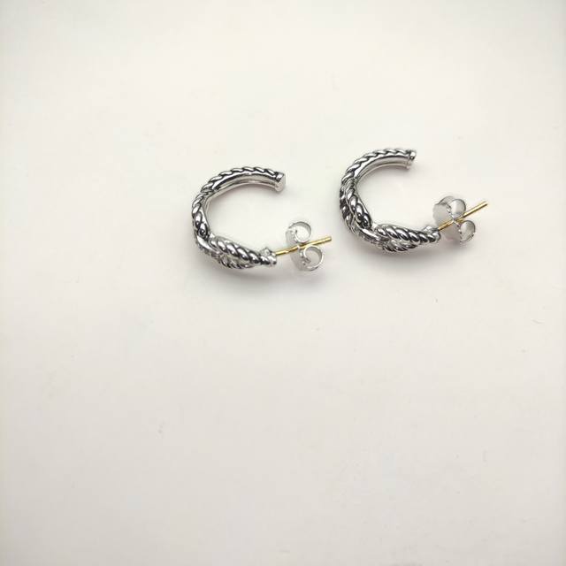 New Arrival David Yurman Cross-Belt Diamond Earrings. Item Number Dyeh-048