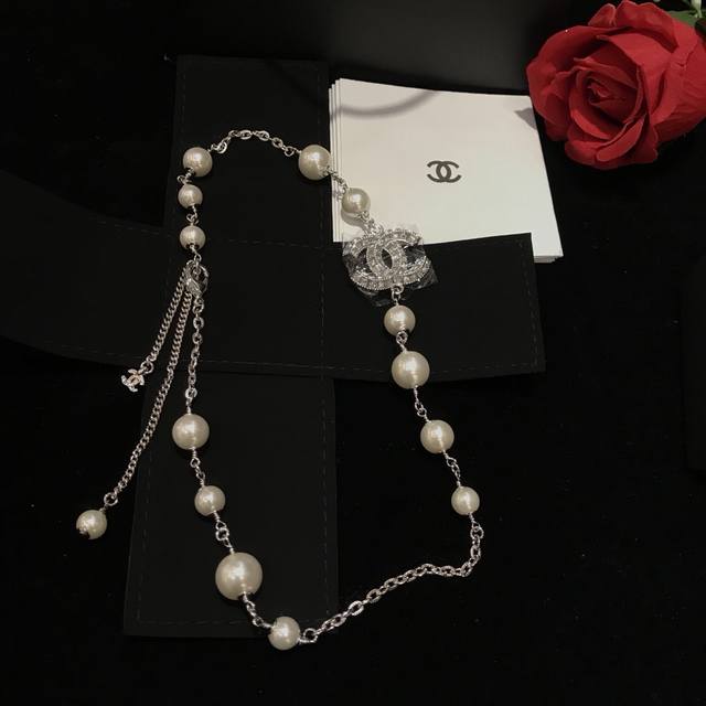Chanel Classic Design, Trendy Silver Double-Sided Square Diamond Necklace. The N