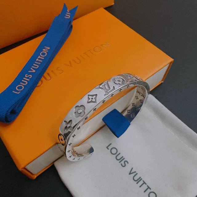 High-Quality Louis Vuitton Bracelet, Authentic Store-Quality New Design, Retro A