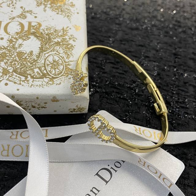 Code Gh070 Didi's New Bracelet, A Hot-Selling Item, Is Now Available. Synchroniz