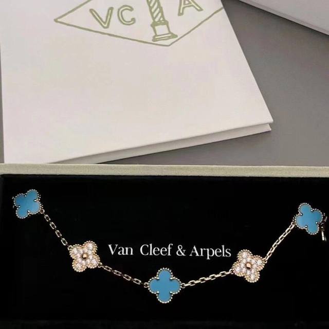 Van Cleef & Arpels V-Shaped Gold Material Vca Gold-Colored Turquoise And Diamond
