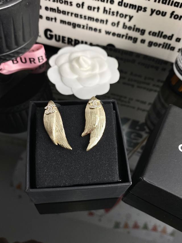 Chanel Brushed Wolf Tooth, Wheat Ear Feather Diamond Stud Earrings, European Sty