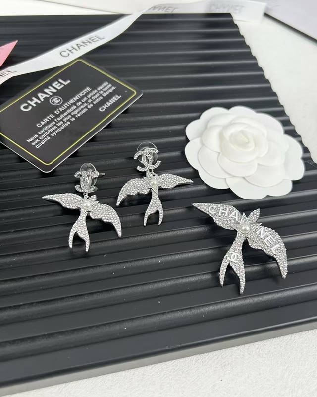 Chanel Heavy-Duty Luxury Silver Full-Diamond Star Bird Earrings