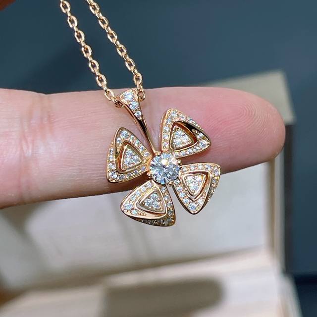 Yongzhan Flower Fiorever Full Diamond Necklace, The Name Of This New Series Is Q