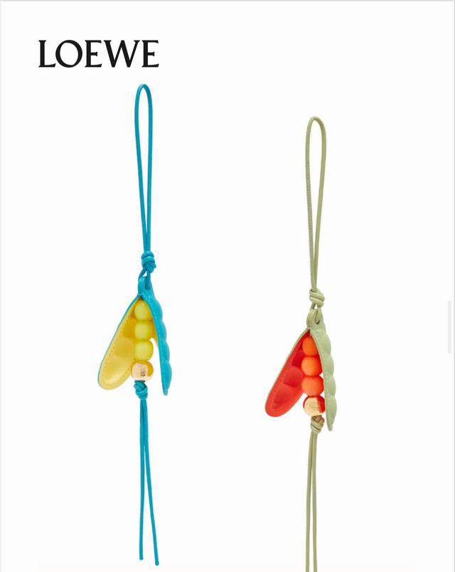 Store Display Photo And Wearing Photo - Loewe Felt And Leather Pea Pod Pendant
