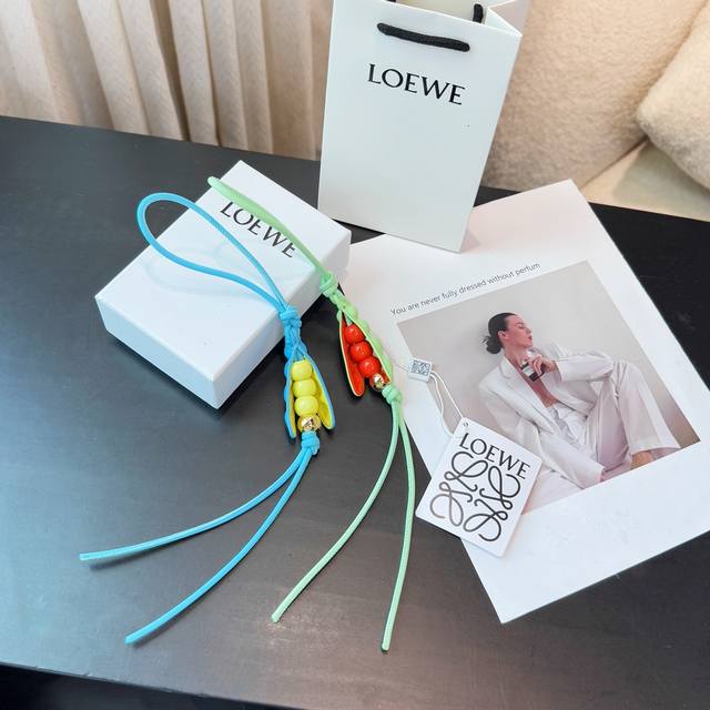 New Arrival Loewe Felt And Leather Pea Pod Pendant Classic Leather Pea Pod-Shape