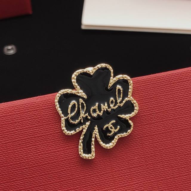 Id Xxz0248 Ch*Nel's Latest Four-Leaf Clover Brooch, Made From Consistent Zp Bras