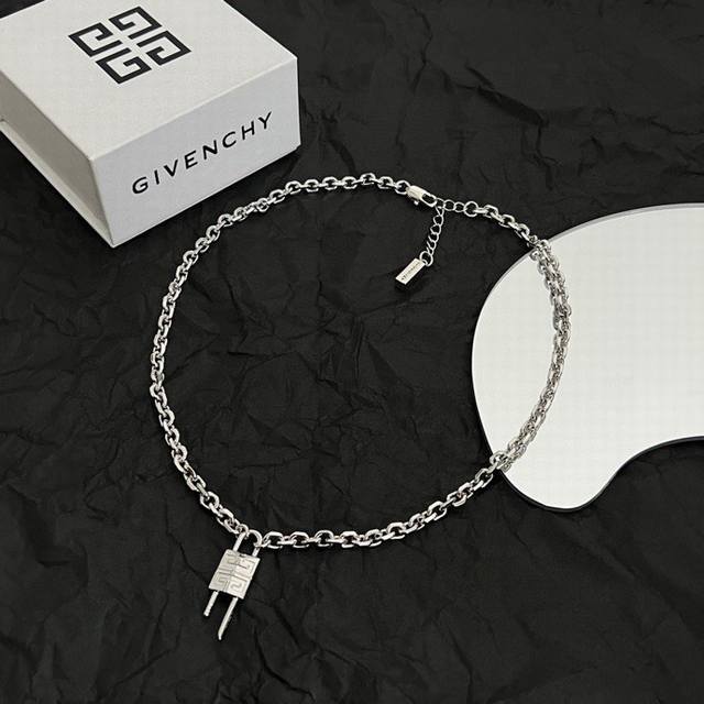 Givenchy Necklace, High-End Quality, Same Material As The Store, Exclusive Real