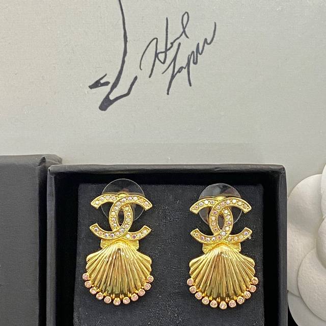 Code E2080 0247825 Chanel Ear Studs, Best-Selling Style, Newly Released. Consist