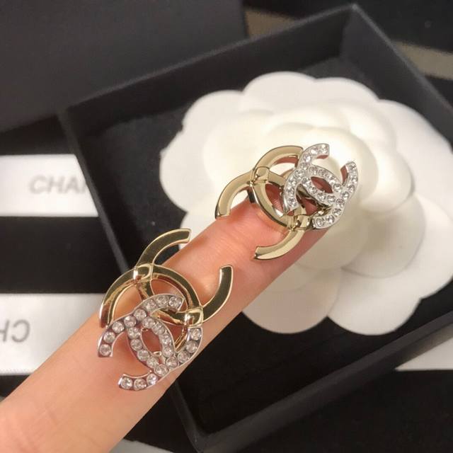 Xed0629 New Arrival, Double C-Shaped Ear Studs, Unique Design With Overlapping E
