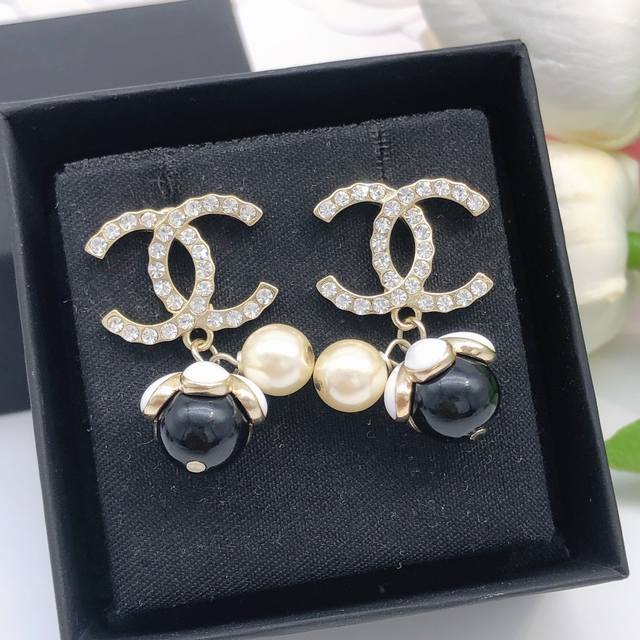 Number Xed0322 Chanel Authentic New Arrival Camellia Double C Diamond-Studded Pe