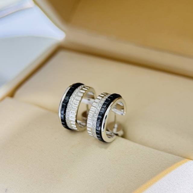 A4816 The Most Dazzling Piece Is The Boucheron Quatre Radiant Series Four-Row Ea
