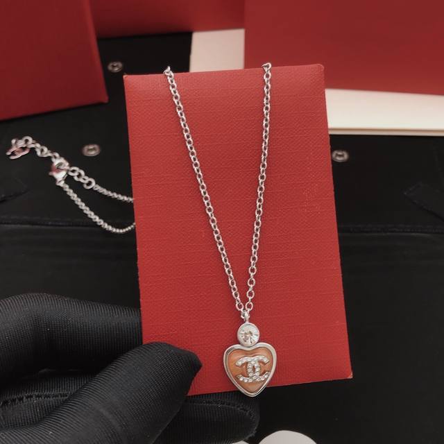 Id Xxl0370 Ch*Nel's Latest Pink Heart Necklace, Consistent With Z-Batch Brass Ma