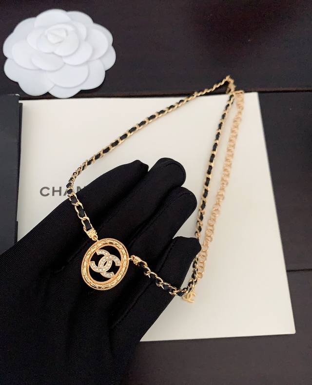 Ch*Nel Latest Gold Oval Black Leather Necklace, Matching Z-Batch Brass Material