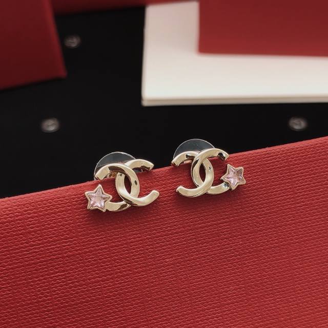 Code Xed0392 Ch*Nel's Latest Mini Pink Star Ear Studs, Made Of Brass.
