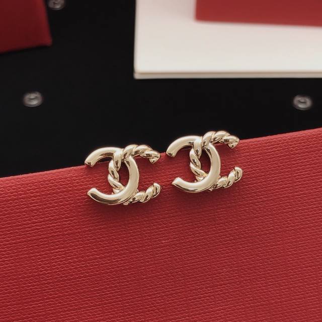 Code Xed0692 Ch*Nel Latest Twisted Ear Studs, Consistent Z-Batch Brass Material