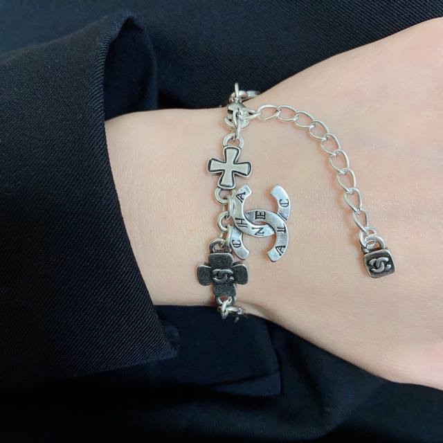 Chanel High-Quality Kangpeng Series Vintage-Style Bracelet, Hot-Selling New Arri
