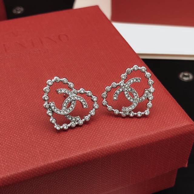 Id Xed0576 Ch*Nel's Latest Heart-Shaped Ear Studs, Made Of Zp Brass,