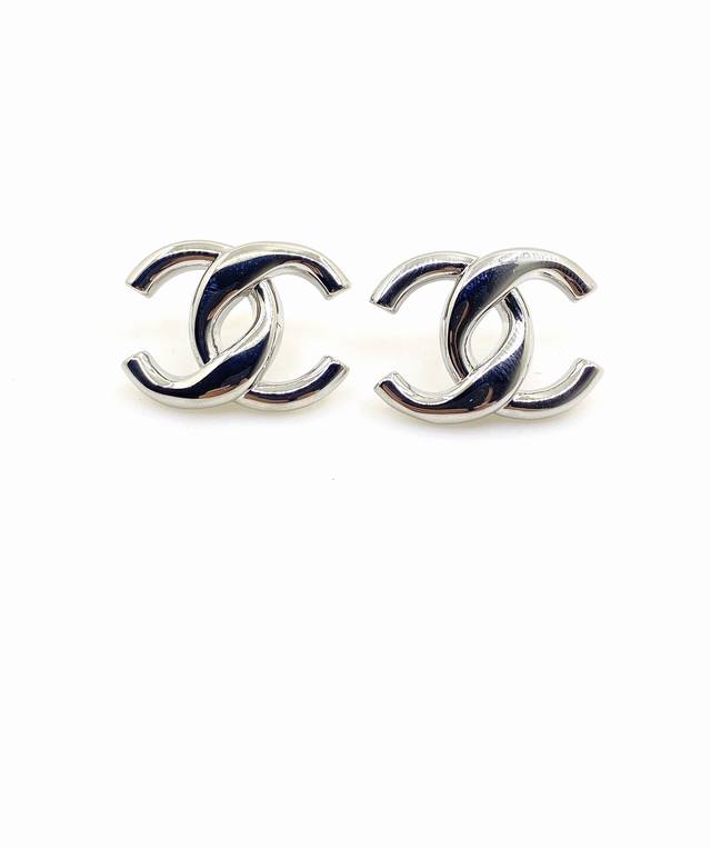 Chanel's Latest White Gold-Plated Cc Stud Earrings, Made Of Zp Brass Material,