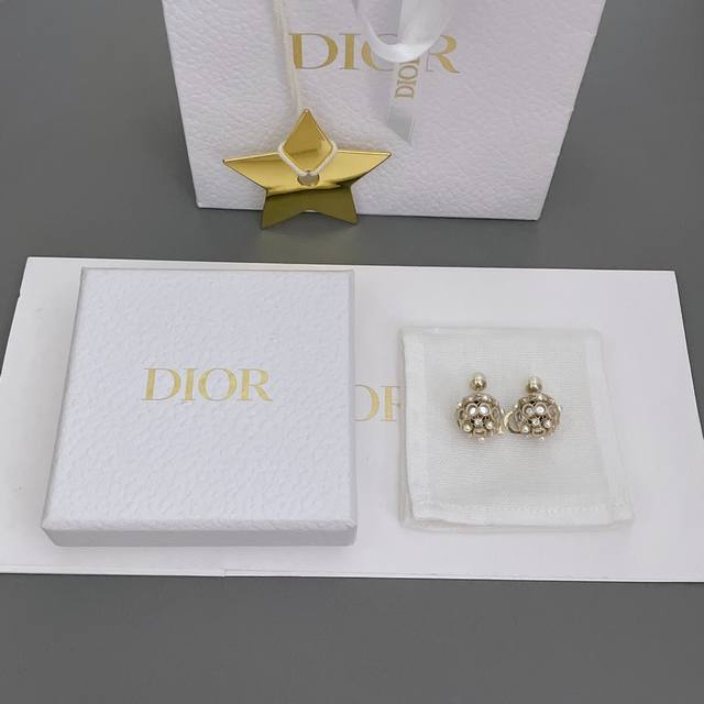 We Present The D-Shaped Hollow Multi-Mirror Ball Ear Studs Z 7500! Super Intrica