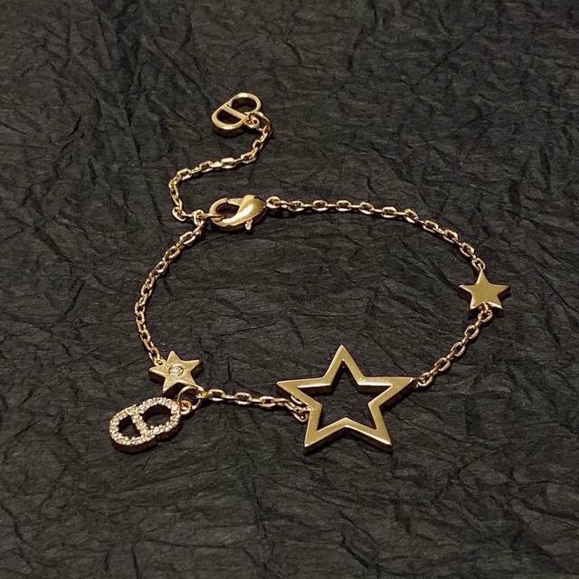 Dior Five-Pointed Star Bracelet! This Bracelet Features Full Diamonds In A Simpl